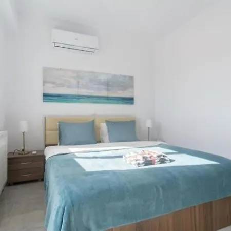 New Spacious Apartment Located In Piraeus Exterior photo