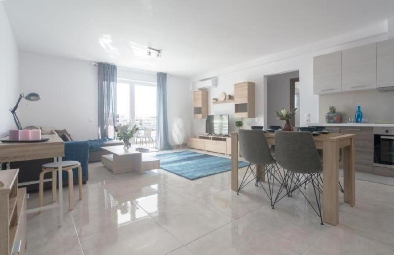 New Spacious Located In Apartment Piraeus