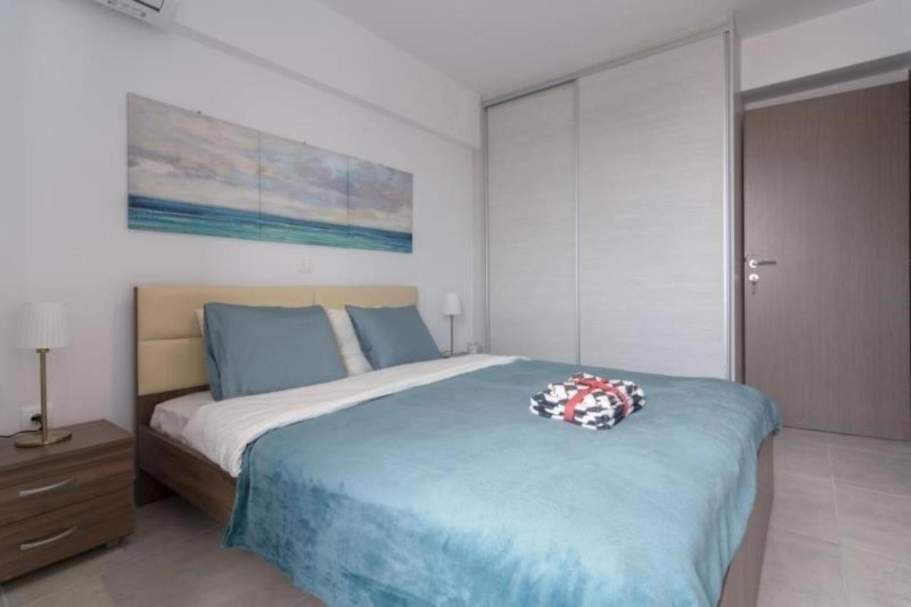 New Spacious Located In Apartment Piraeus