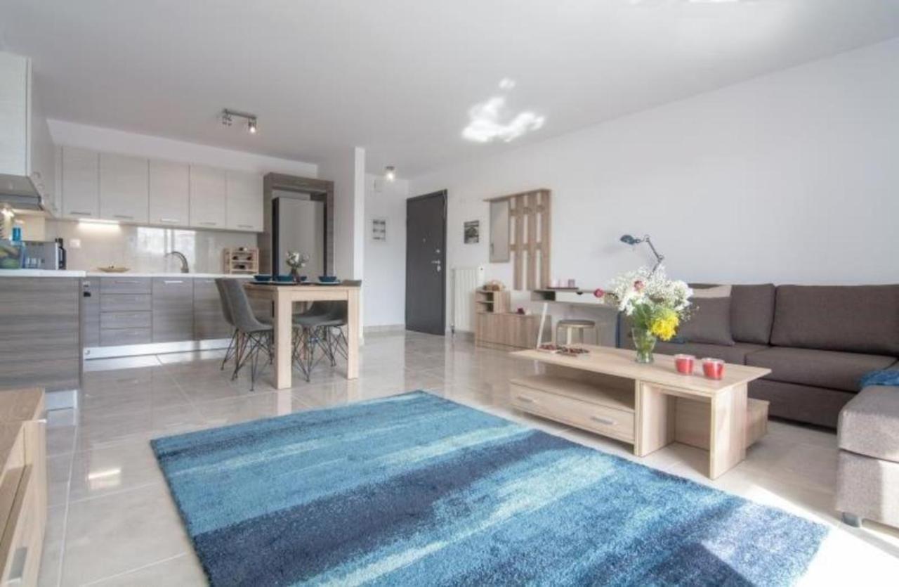 Apartment New Spacious Located In *